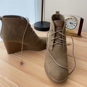 Nautica waterline wedge. Size 8.5